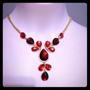 🔴SALE🔴Red Tone Teardrop Pendant Necklace