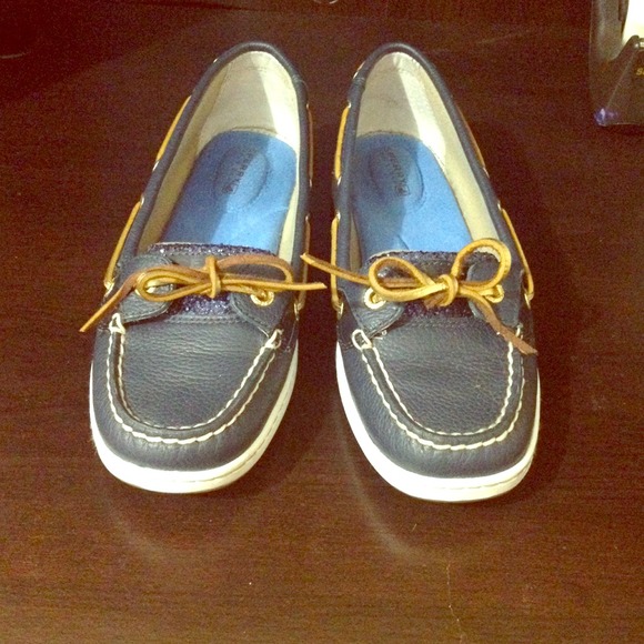 Sperry top sider shoes in navy!