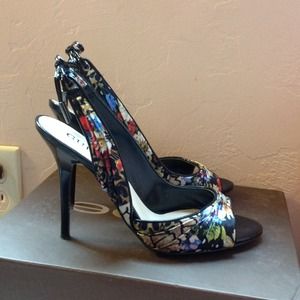 GUESS heels