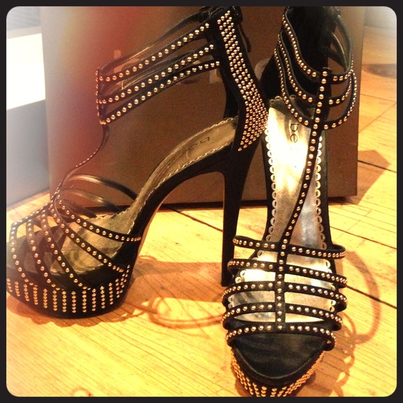 Super sexy Bebe Black/Gold hight hills