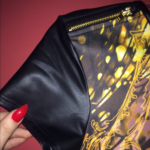 "Royal Party" body-con dress. - Picture 2 of 3