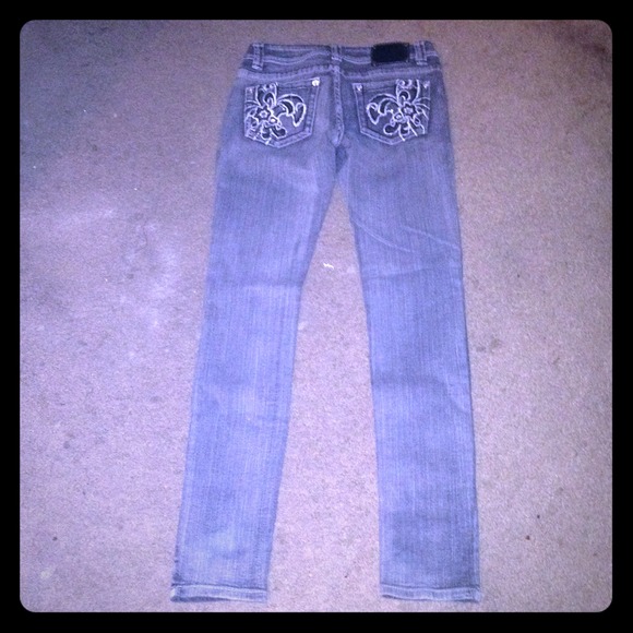 Red rivet