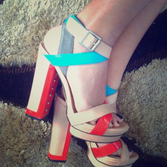 Vince Camuto Pamir colorblock sandal
