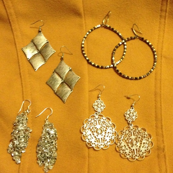 Earrings. 2 Vera wang.