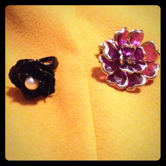 Rings. Purple and black rose