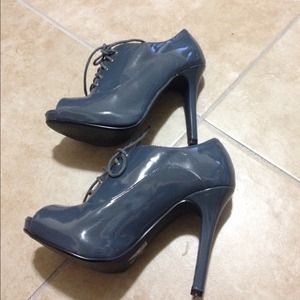 Peeptoe pumps