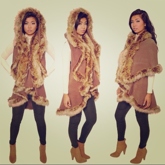 🚫SOLD🚫Beautiful Tan Faux Fur Shrug! ✅NEW✅