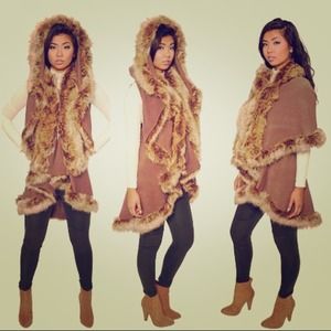 🚫SOLD🚫Beautiful Tan Faux Fur Shrug! ✅NEW✅