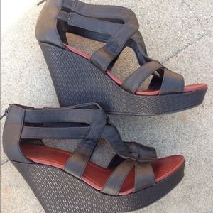Black wedges