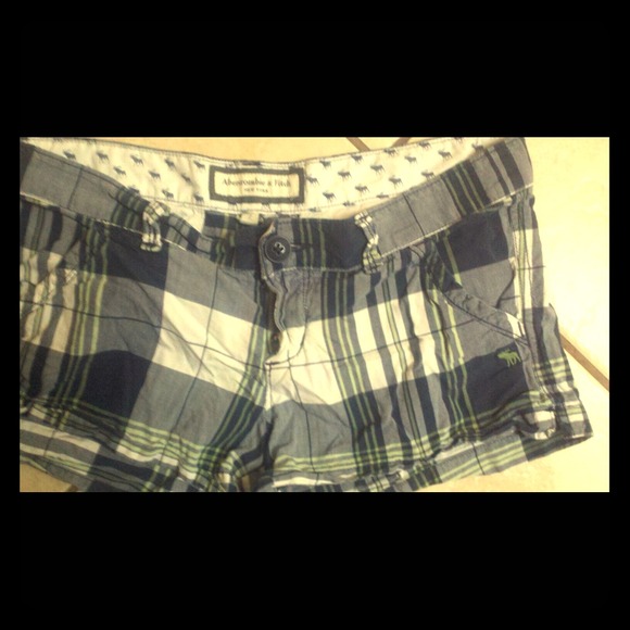 Abercrombie & Fitch plaid shorts fit like 4-5 reg.