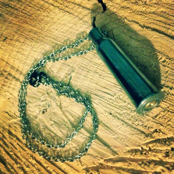 Silver bullet necklace - Picture 1 of 2