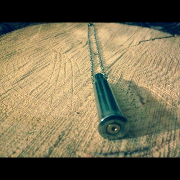 Silver bullet necklace - Picture 2 of 2