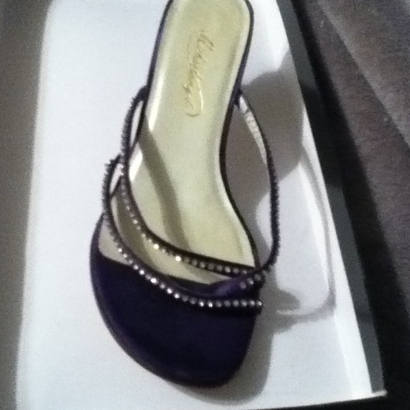 Floor length gown, shoes and shawl. - Picture 2 of 4