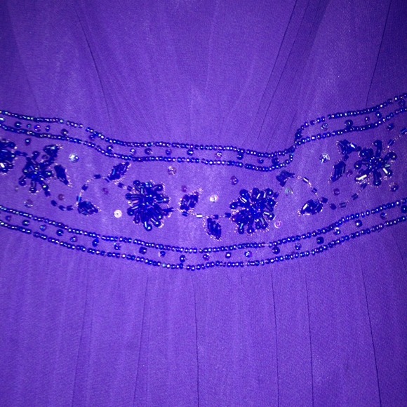 Floor length gown, shoes and shawl. - Picture 4 of 4