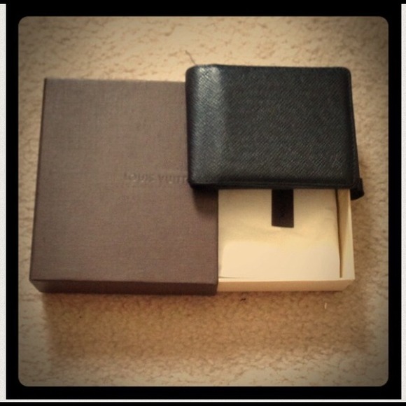 ⛔️SOLD Authentic men's Louis Vuitton LV wallet