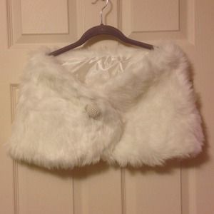NWOT Faux fur wrap
