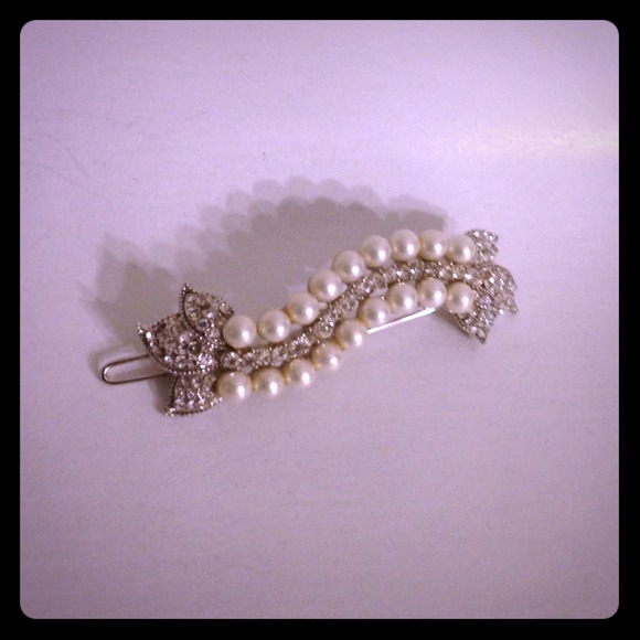 Pearl and rhinestone hair pin