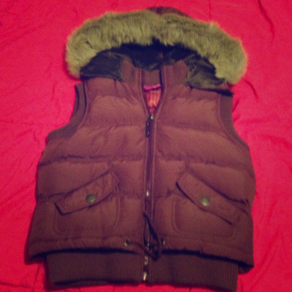 🚫SOLD🚫Warm Plum Vest ⛄️❄️☔️