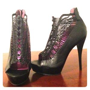 Sexy black strappy 5-Inch heel
