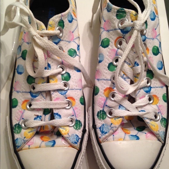 Cute Converse w. Lollipop Design