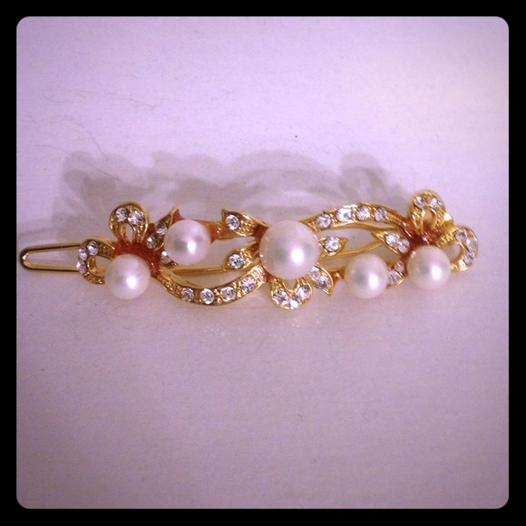 Pearl and crystal hair pin