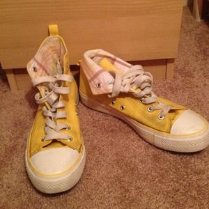 Cute yellow hi tops with plaid interior. Sz 6.5