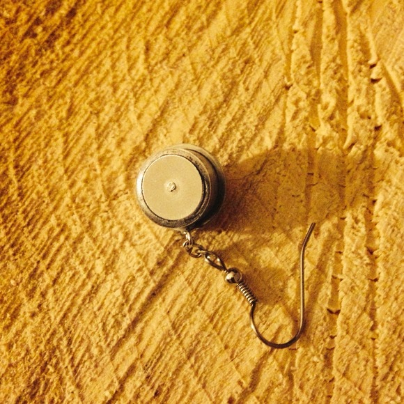 Silver bullet dangle earrings with pink gem - Picture 2 of 2