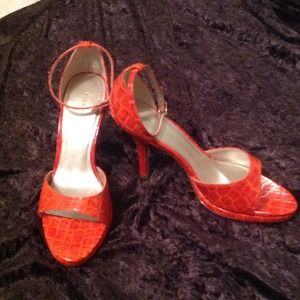 Bundle for@ sghollis2! NWOB Orange heels!