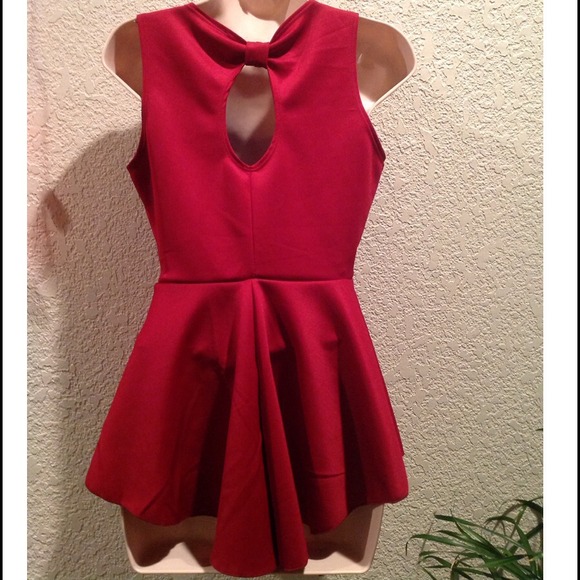 NO LONGER AVAILABLE❤️BURGUNDY BOW BACK PEPLUM! - Picture 2 of 2