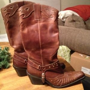 Reduced! MIA brown cowboy boots size 6!