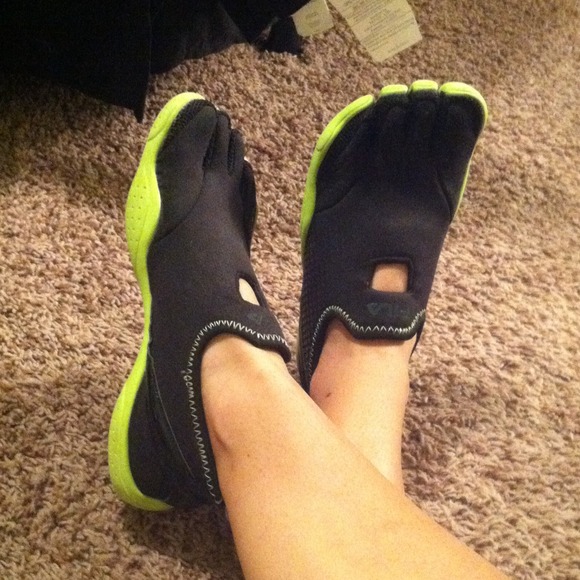 Fila toe shoes