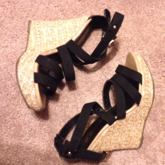 FOREVER 21 heels 🎀 - Picture 2 of 3