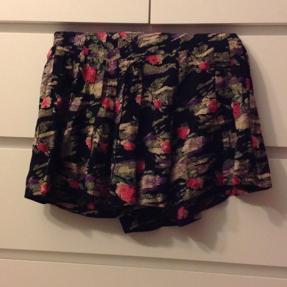 FOREVER 21 FLORAL SHORTS