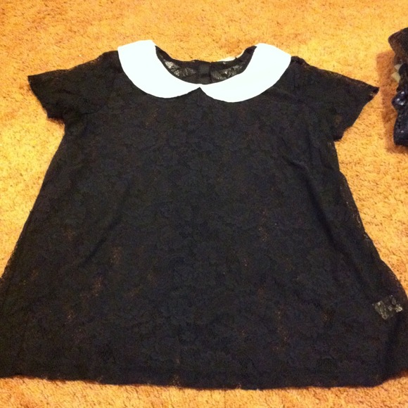 SOLD !!  Bundle Lace top it so cute <3