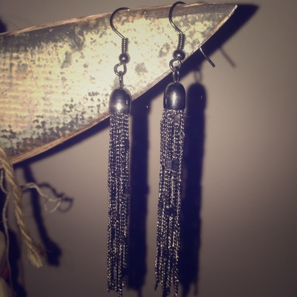 Dangling and light weight earrings!