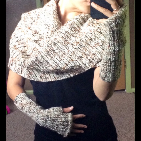 Hand knitted set 💥SOLD PRIVATELY 💥 - Picture 2 of 4