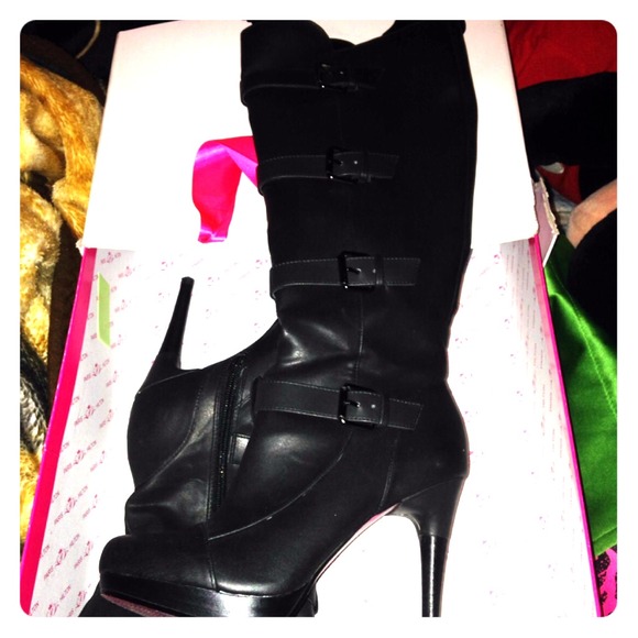 Tall heel boots