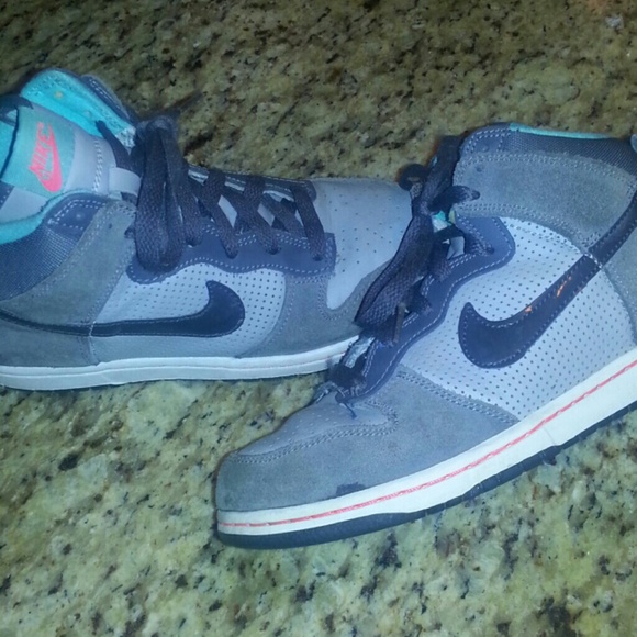 NIKE BOYS 2.5