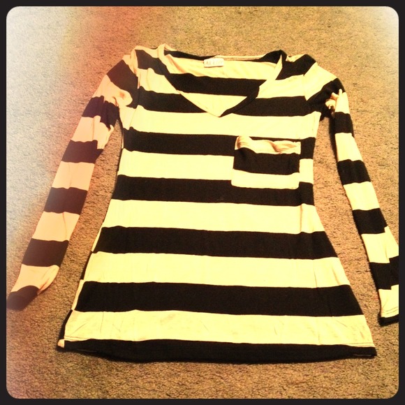 ❌SOLD❌V-neck Striped Beige/Black Long Sleeved Top