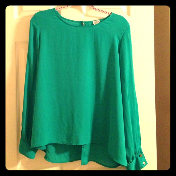 Super cute emerald green top w/gold beaded back!