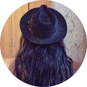 •stunning black hat•