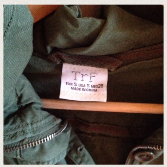 ❌Traded ❌Zara military army green hooded jacket - Picture 3 of 4