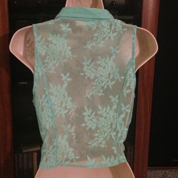 Two Lace Back Collard Crop bundle. - Picture 2 of 3