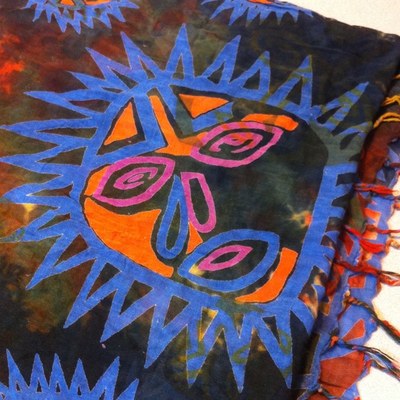 Face Pattern Scarf - Picture 2 of 3