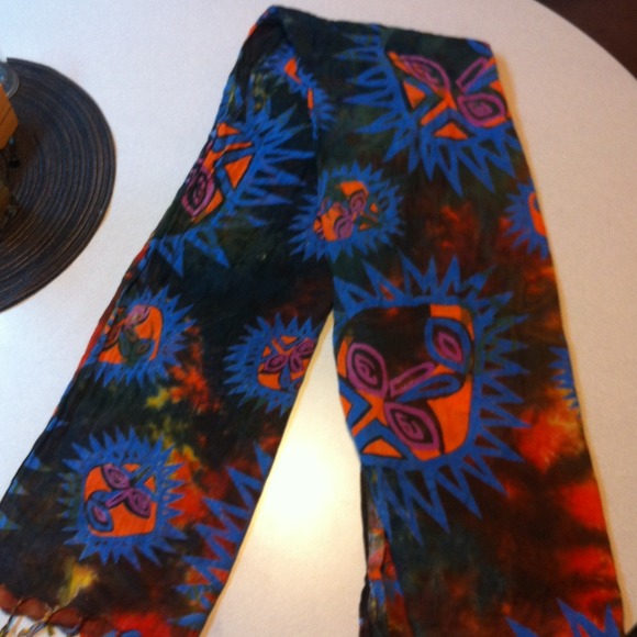 Face Pattern Scarf - Picture 3 of 3