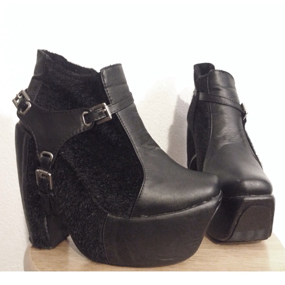 Black harness mk goth platform boots