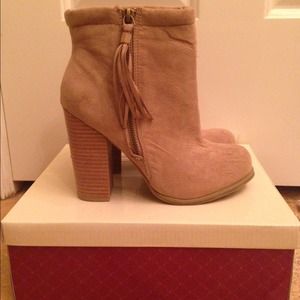 ✨RESERVED✨Forever 21- Tan Mid-Ankle Boot (7)