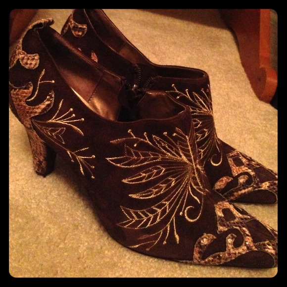 🎀REDUCED🎀 Keller and Clarke heeled ankle booties