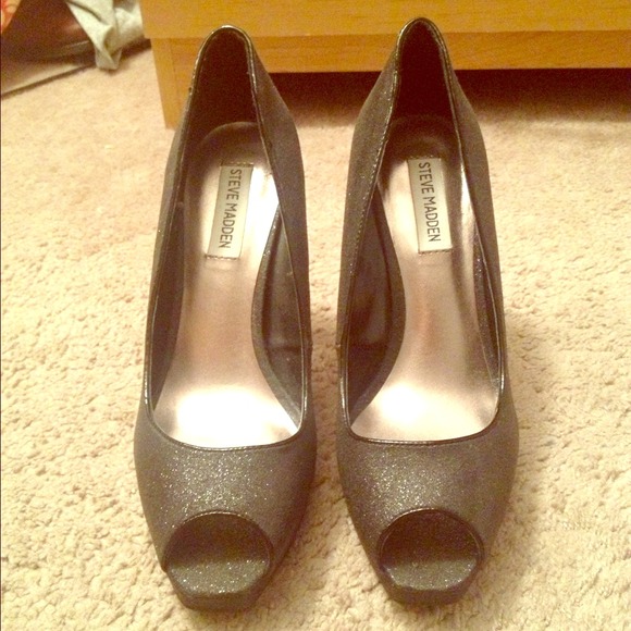 Black glittery Steve Madden heels