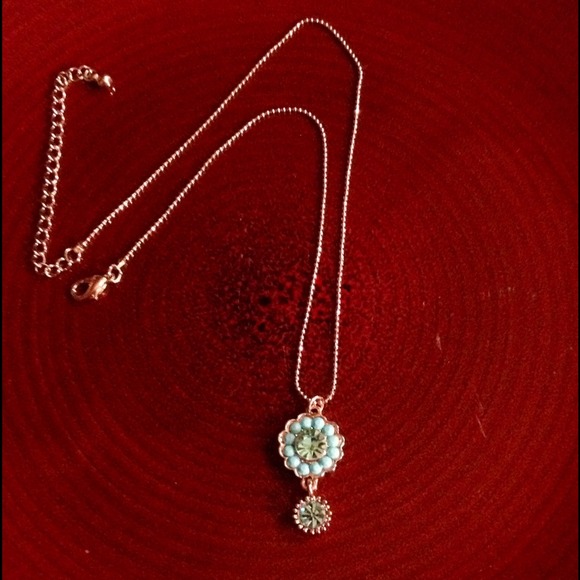 💥Price reduced💥 Necklace - Picture 2 of 2